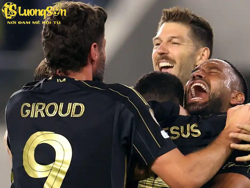 Los Angeles và Esperance Tunis đều nhận thất bại 0-2 ở ngày đầu ra quân