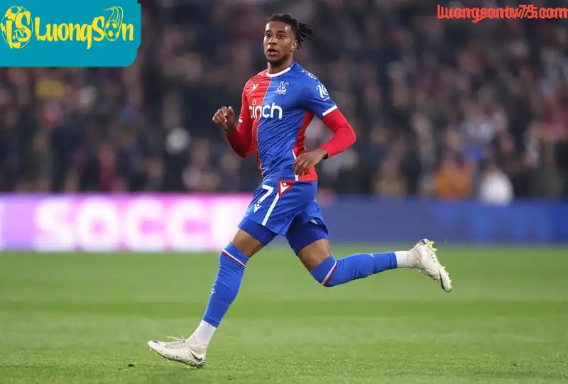 Micheal Olise trong màu áo của Crystal Palace